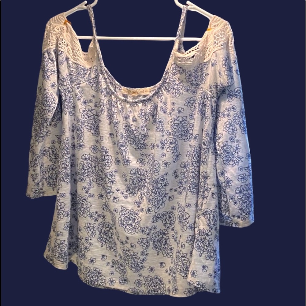 Cold-shoulder spring Floral Top Size Small